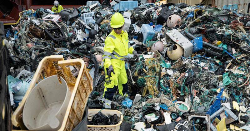 Nearly 20,000 pounds of trash removed from one of the biggest accumulations of ocean plastic in the 