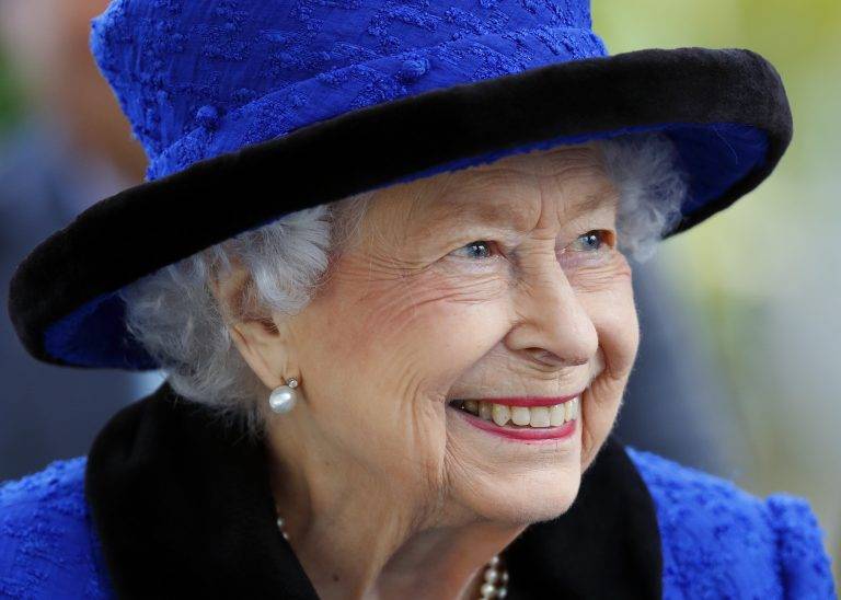 Buckingham Palace says doctors "concerned" for The Queen's health