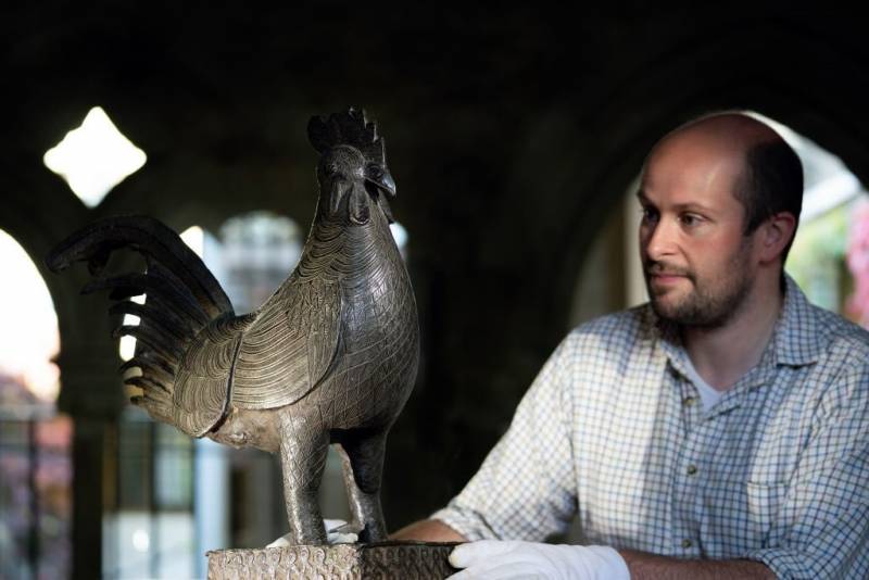 Cambridge College Hands Back Looted African Sculpture