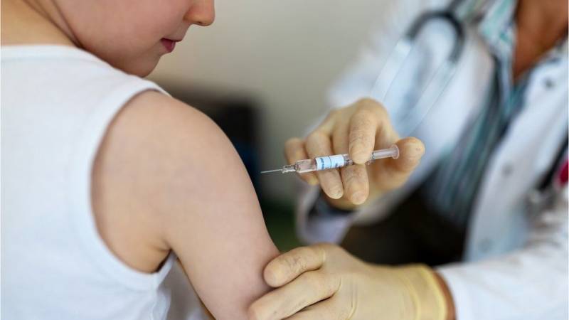 Covid vaccines: FDA panel approves Pfizer jabs for children 5 and up