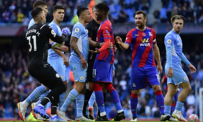 Zaha and Gallagher strike as Crystal Palace stun 10-man Manchester City