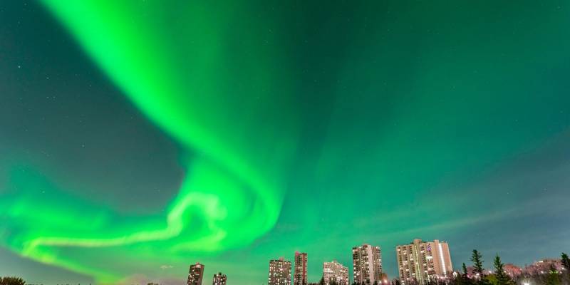 The Northern Lights Will Be Visible Across Canada This Weekend & Here's How You Can See It