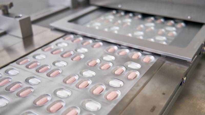 US health regulator authorizes Pfizer’s Covid pill as Omicron surges