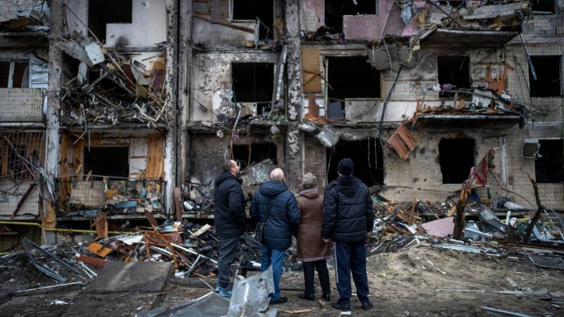 Ukrainian city empties as Russia blasts path to Kyiv