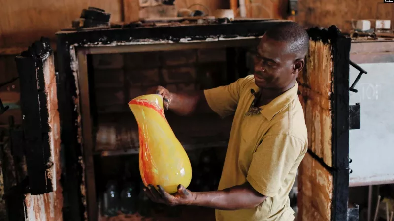 Ghanaian Artist Turns Glass Waste into Art