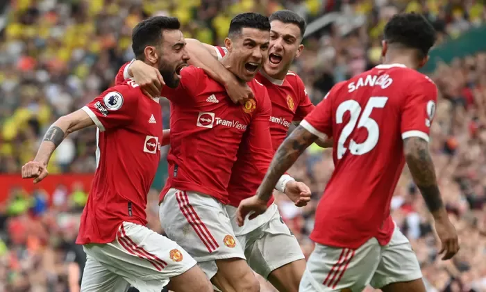 Cristiano Ronaldo hits hat-trick to give Manchester United edge over Norwich