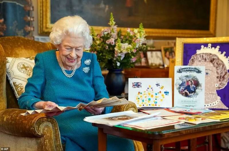 Queen Elizabeth II’s Jubilee Celebrations: Celebrities Perform At Buckingham Palace’s ‘Platin