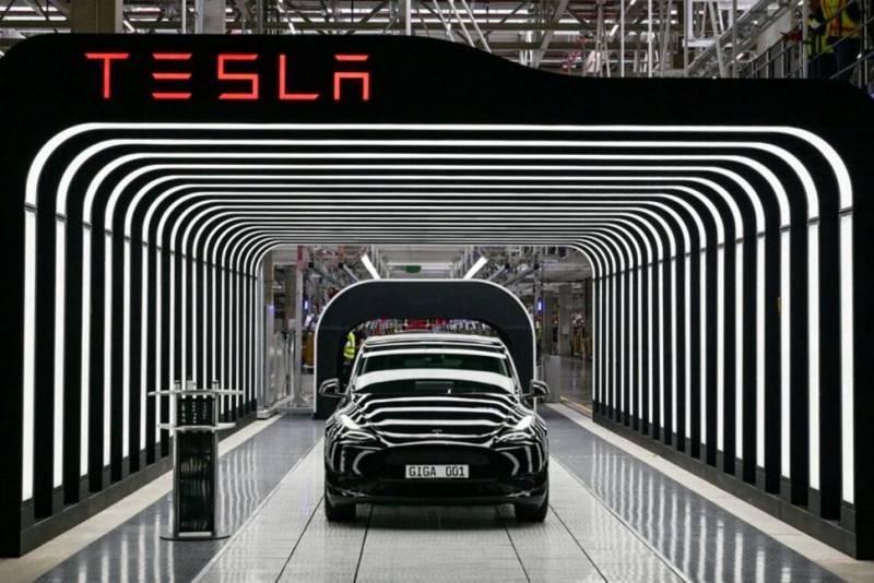 Tesla Loses $126 Billion in Value Amid Musk Twitter Deal Funding Concern