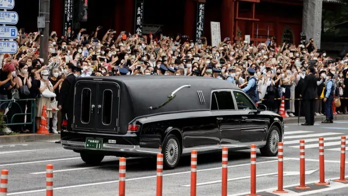 Shinzo Abe: Japanese mourners pay last respects to ex-PM at funeral