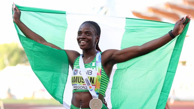  Tobi Amusan wins 100 metres hurdles gold