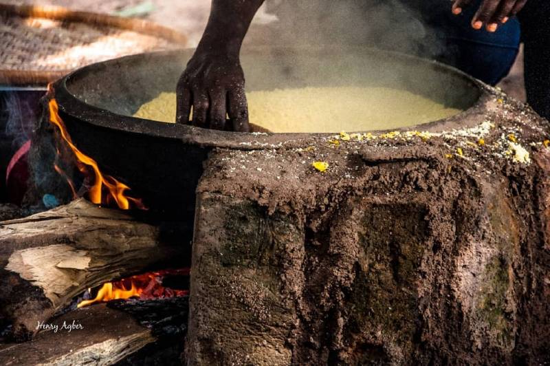 88 Year old grandma teaches Garri (Cassava) harvesting, fermentation and consumption in Nigeria