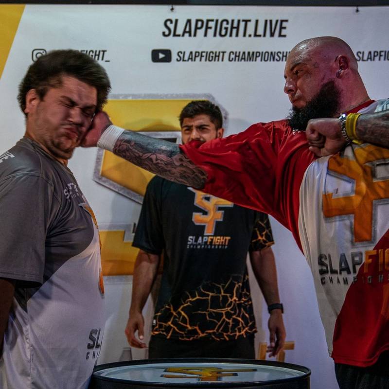 SlapFIGHT - ‘Black Lung’ INTIMIDATES ‘the Guardian’