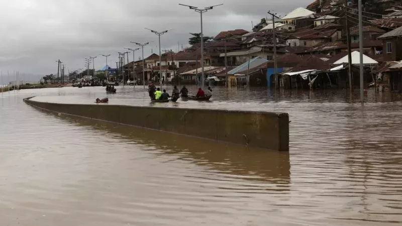 Nigeria floods: 'Overwhelming' disaster leaves more than 600 people dead