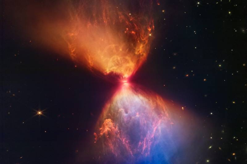 NASA's Webb Telescope Captures "Hourglass" Photograph of Star Formation