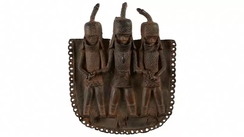 Benin Bronzes: Nigeria hails 'great day' as London museum signs over looted objects