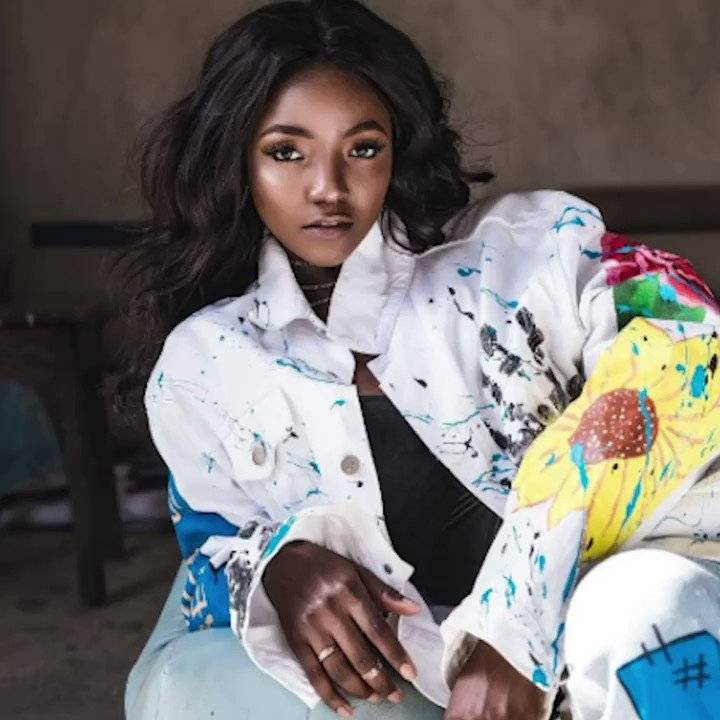 Simi - Christmas Sometin (Visualizer)