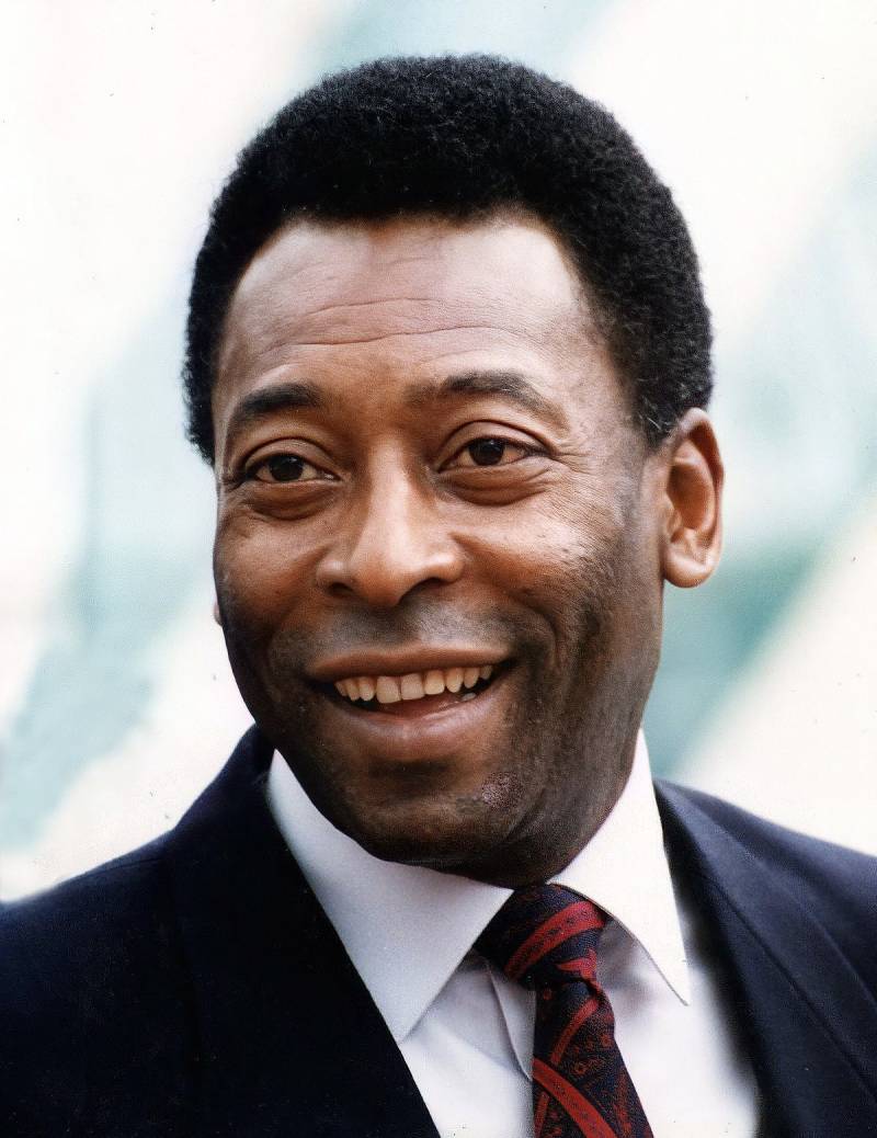 Pelé’s Daughter Posts Message & Photo With Her Father In The Hospital