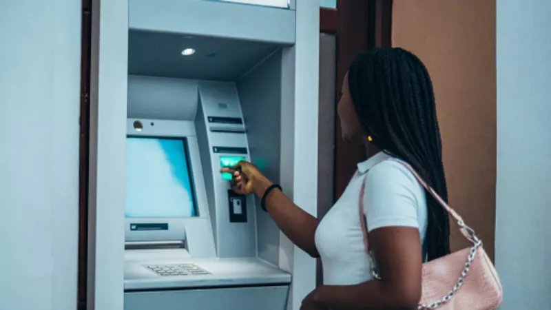 CBN mandates banks to stop putting old naira notes in ATMs