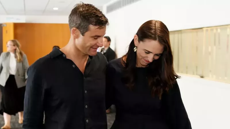 Jacinda Ardern: New Zealand PM quits citing burnout