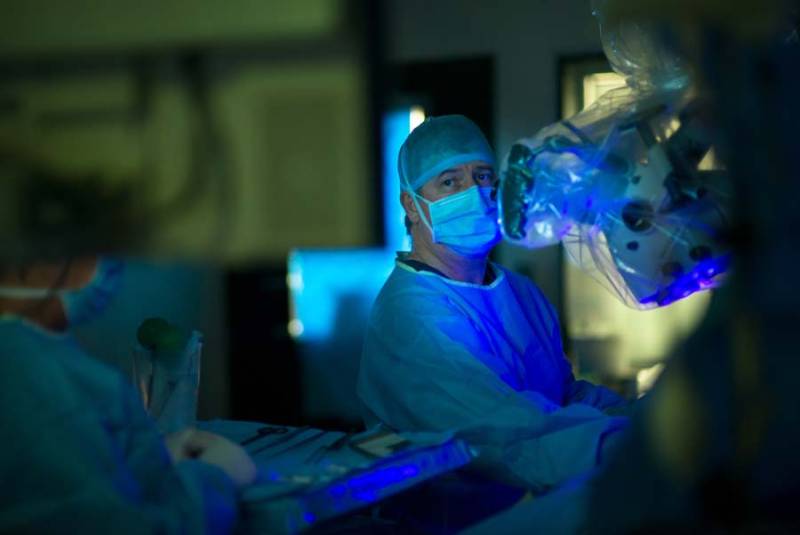 Neurosurgeon Answers Brain Surgery Questions From Twitter