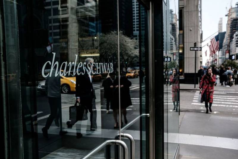 Charles Schwab stock falls amid SVB