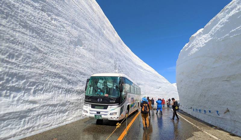 Japan's stunning 20-meter-deep snow corridor reopens to visitors