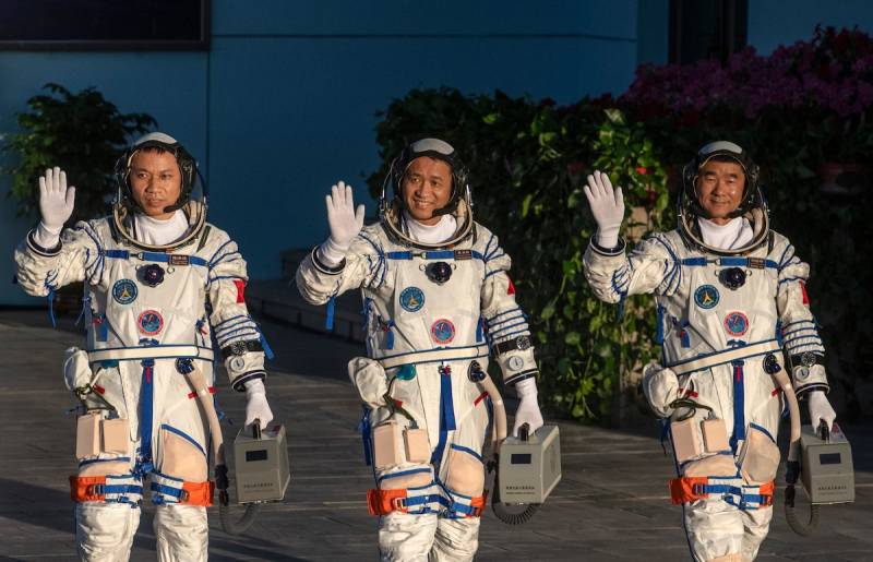 China says it will send astronauts to the moon by 2030