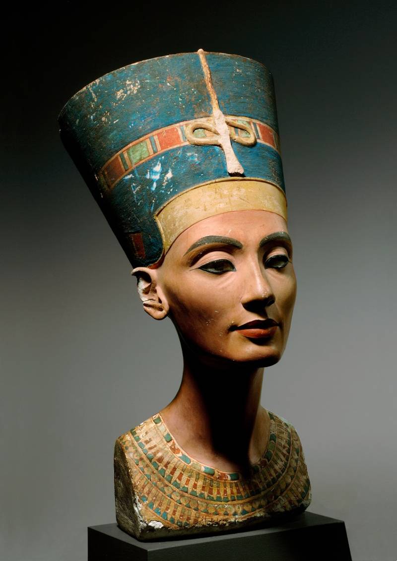 The beautiful Nefertiti - Who owns her?