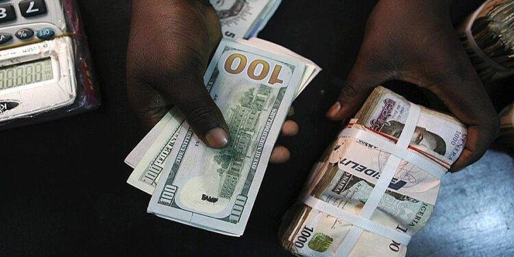 Naira falls to all-time low of N860 per dollar