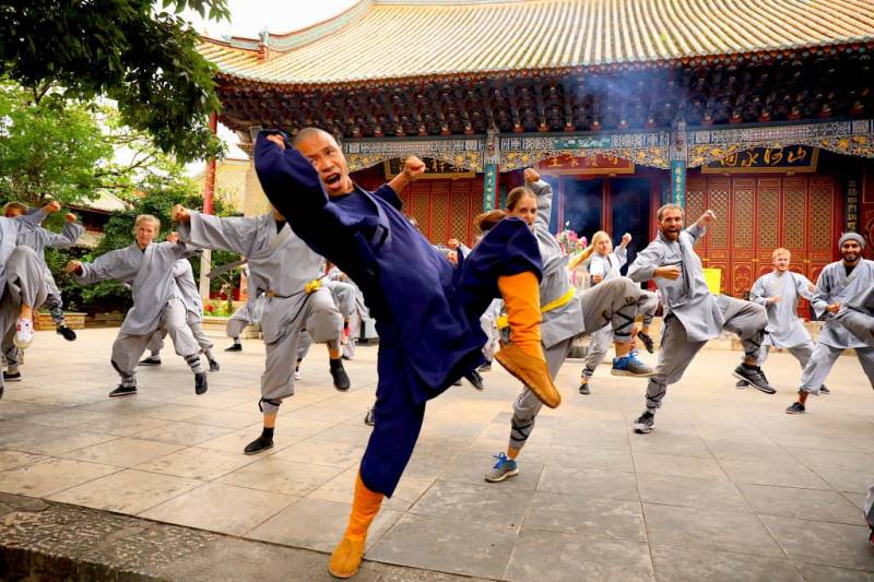 Living 100 Hours with a Kung-Fu Master (Shi Heng Yi)