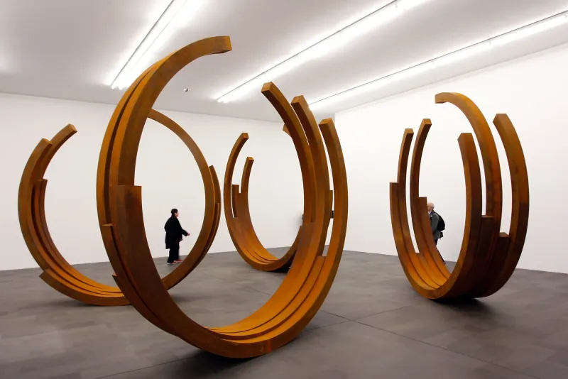 Sotheby - Bernar Venet