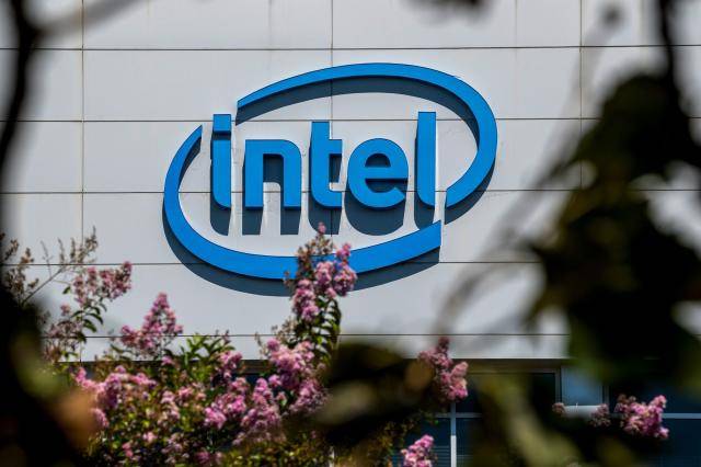 Tech Leaders Approach Trump x Intel Seeks Altera Buyers