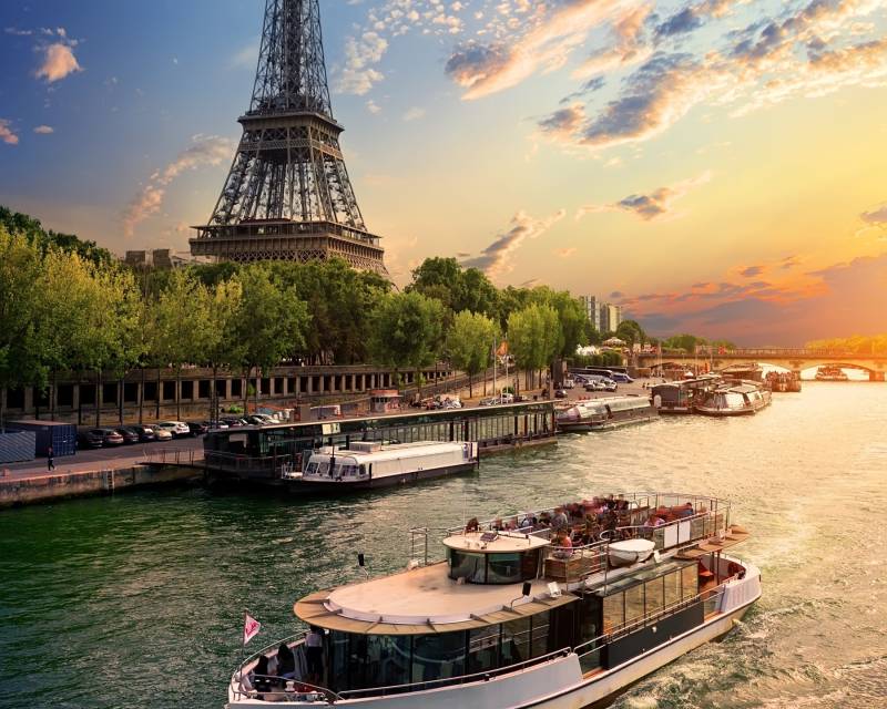 Summer Days in Paris