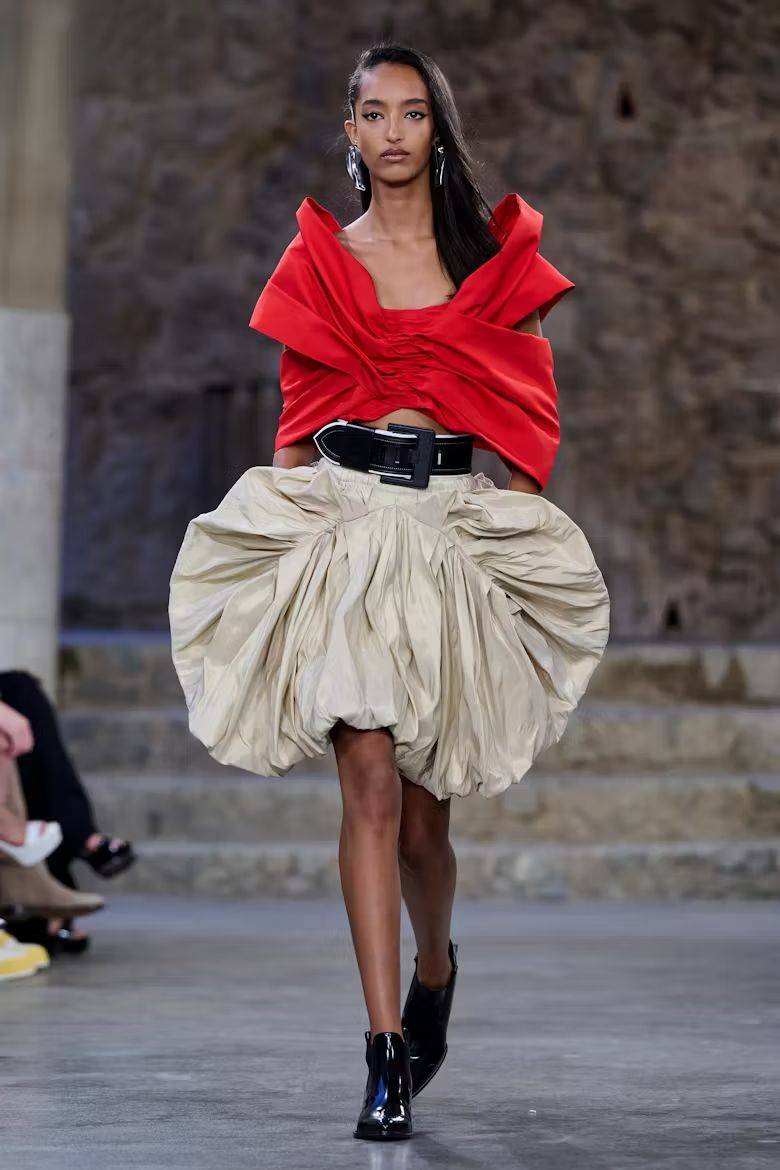 Louis Vuitton' - Runway Reflections