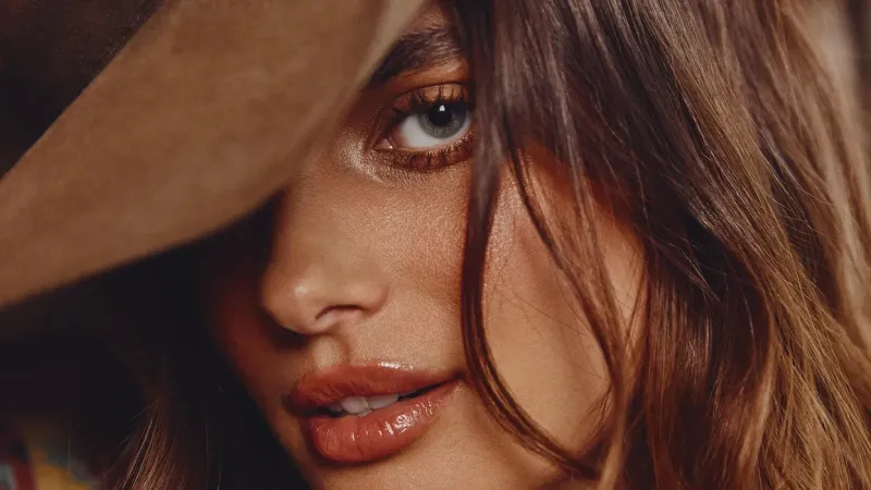 Model Taylor Hill’s ASMR Makeup Routine