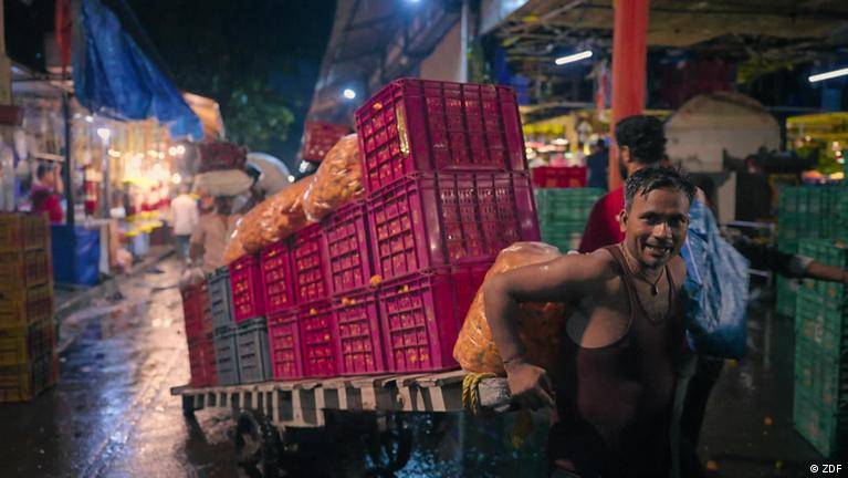 When the sun goes down, India's megacity