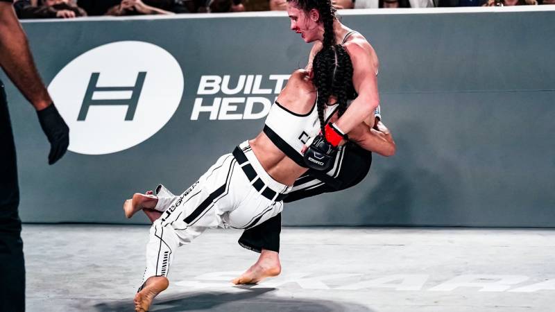 Monika Chochlíková vs Lili Ferreira