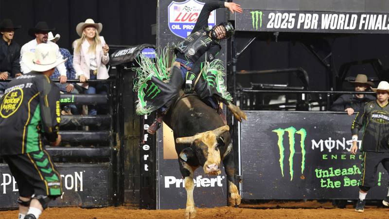 Chaos at Cowtown: Top World Finals Crash