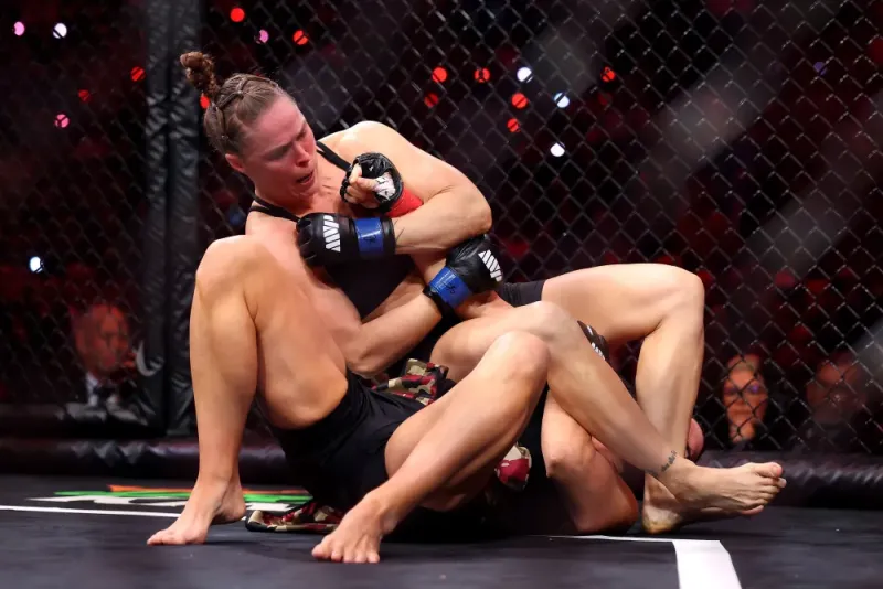 Ronda Rousey vs Gina Carano 