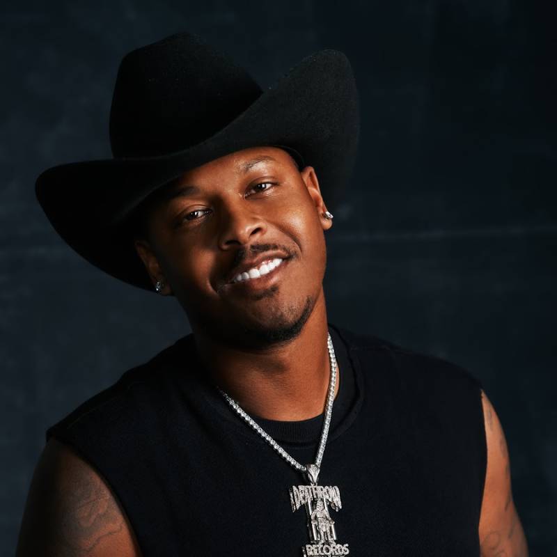 Still Lounge Sessions: Tonio Armani Performs "Money"
