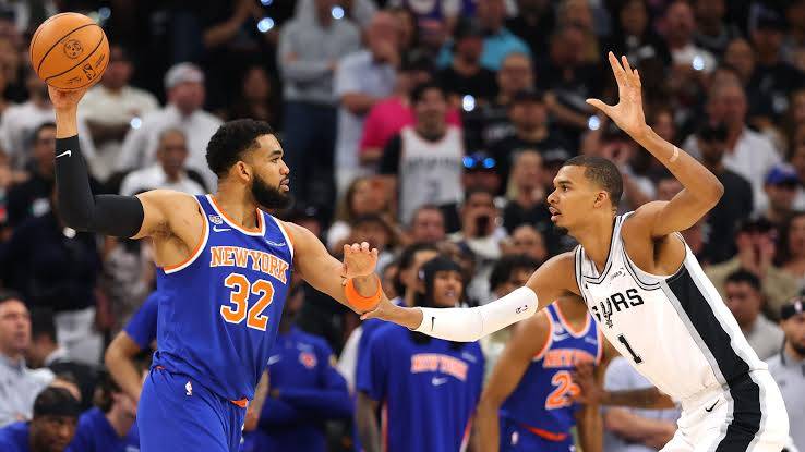 KNICKS 105-104 SPURS